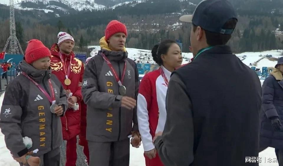 hthapp-德国选手拒与中国选手合影!原因曝光 乌克兰国旗被没收愤怒抗议