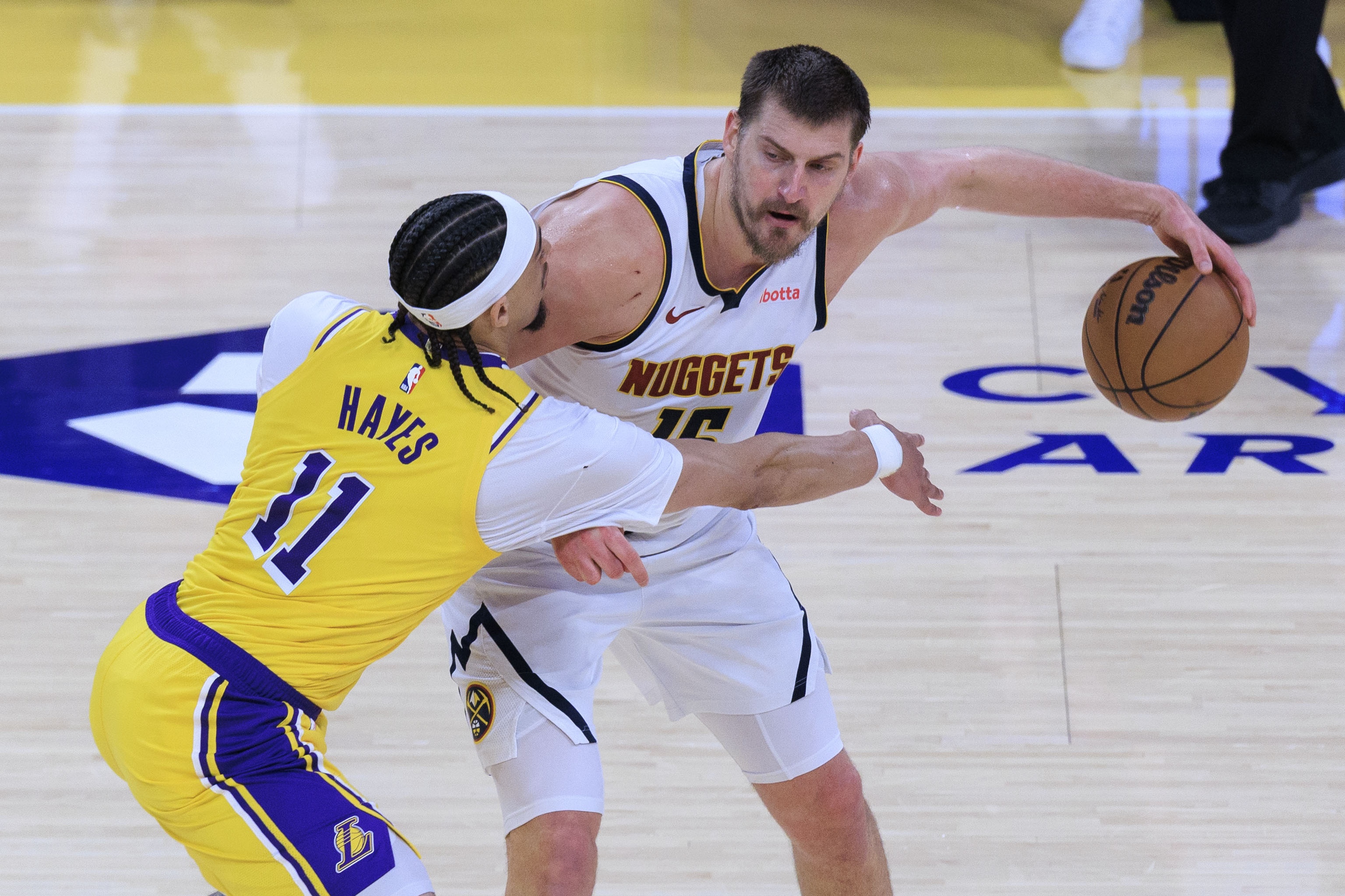 hth官网-斯玛特:我们对约基奇采取了不同的防守方式 很多甚至是临场发挥